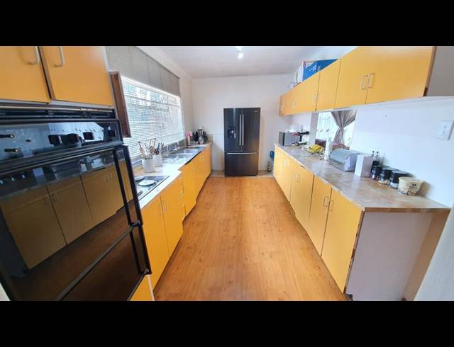 5 BEDROOM HOUSE FOR SALE IN KARENPARK